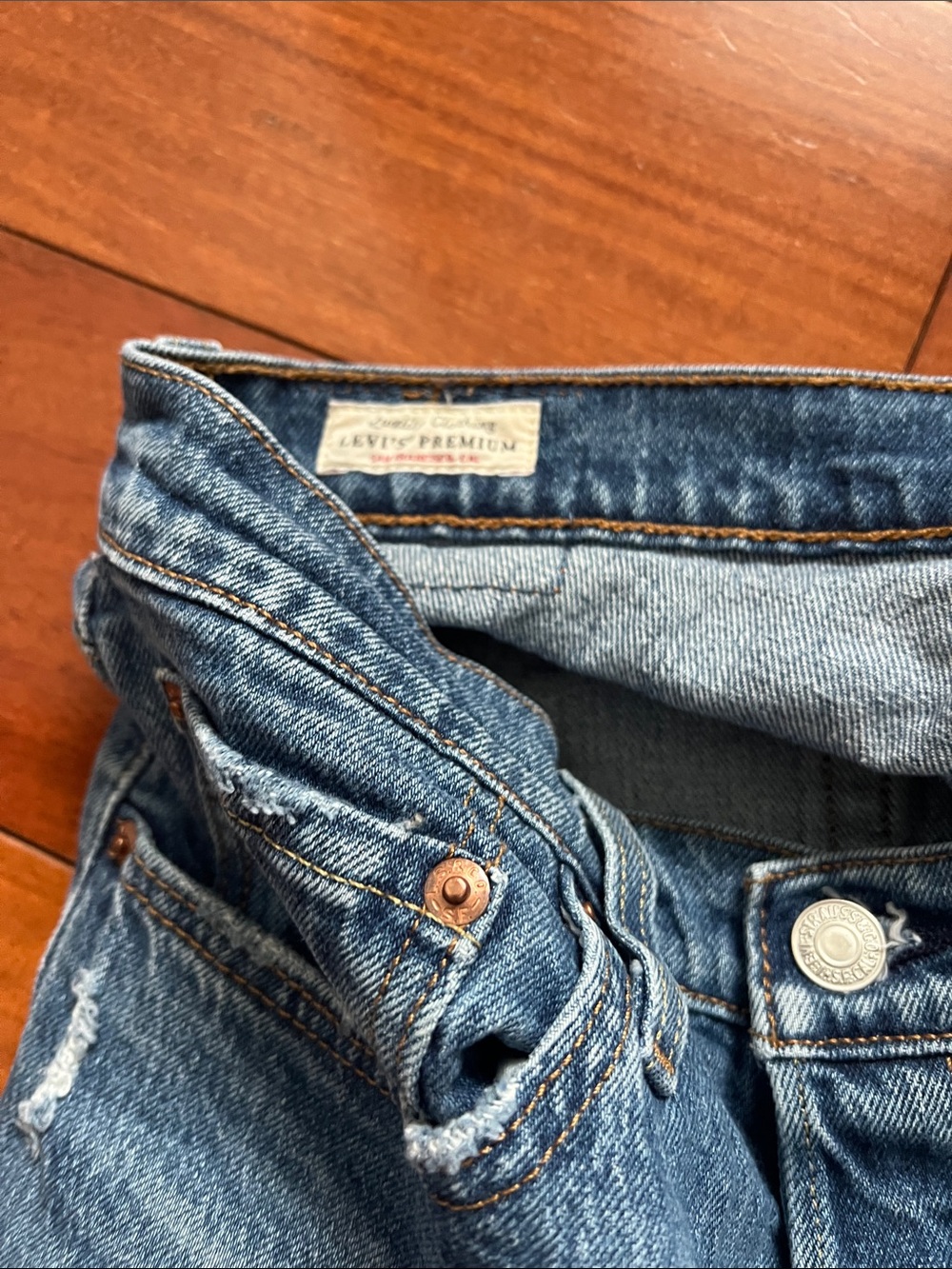 Levi's 501 Jean shorts - Picture 4 of 5
